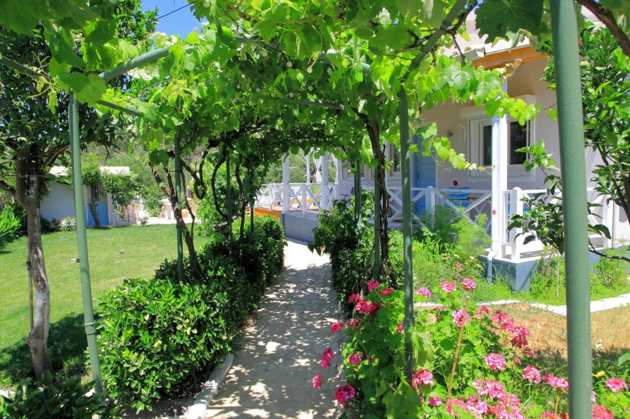 Blue Sky Cottage, Kanouli Beach Halikounas Exteriör bild